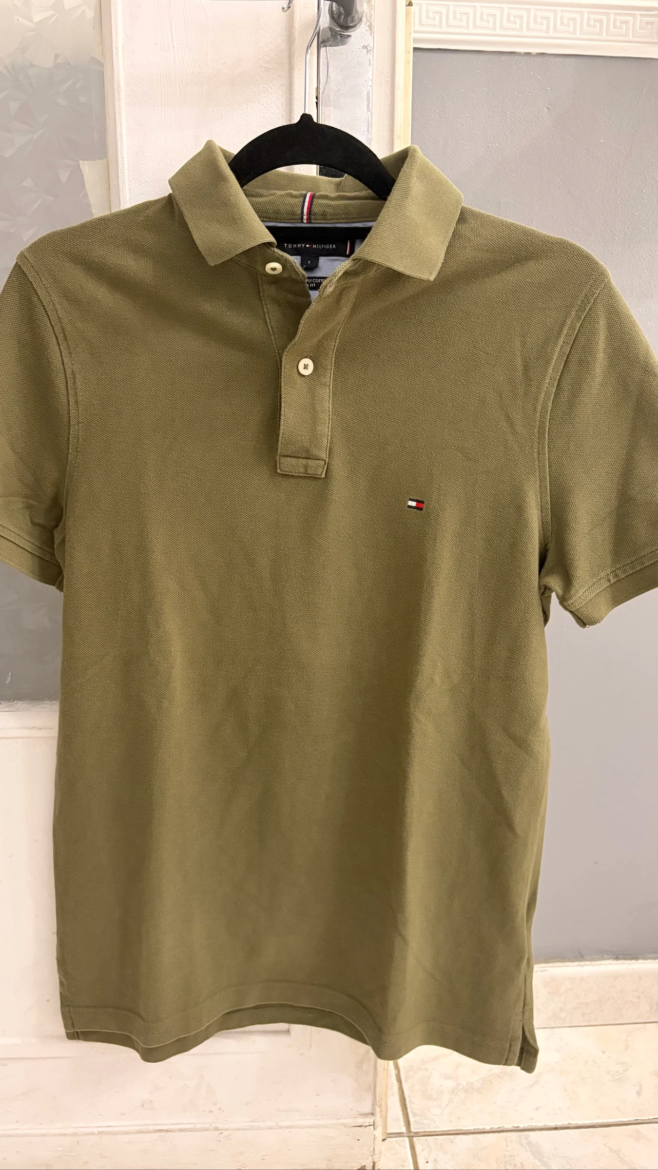 Polo Tommy Hilfiger homem cáqui verde oliva tamanho P - Logo bordado - Muito bom estado – photo 2